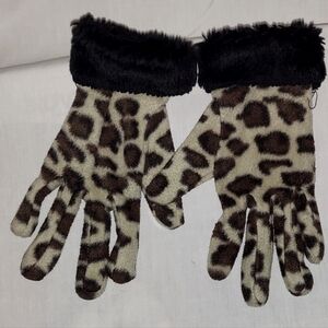 Leopard print gloves